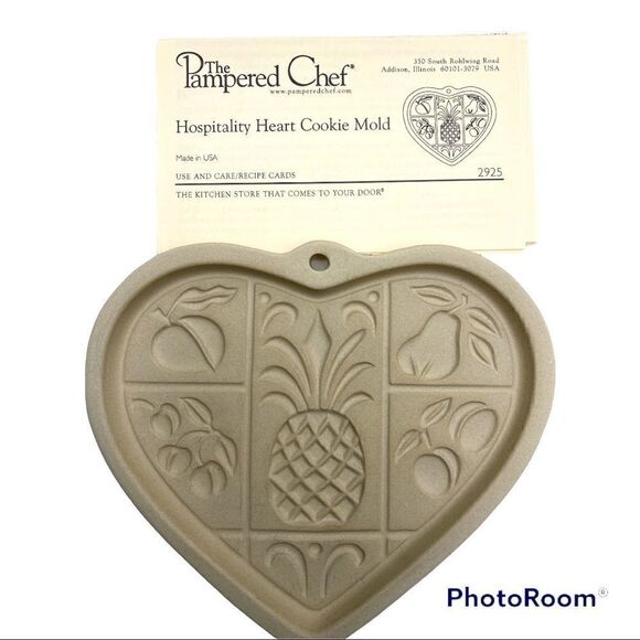 The Pampered Chef hospitality Pineapple Heart Cookie Mold 2001 Stoneware - Picture 1 of 6